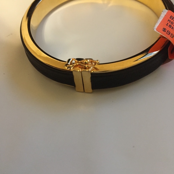 Beautiful 18k Gold over Bronze Bangle Bracelet - Picture 8 of 8